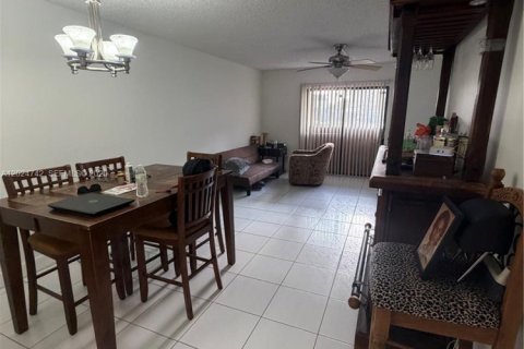 Copropriété à vendre à Sunrise, Floride: 2 chambres, 74.32 m2 № 2077386 - photo 11
