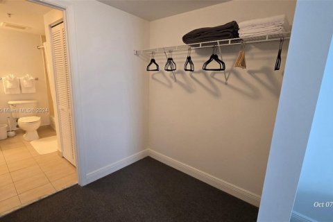 Condominio en venta en Miami, Florida, 1 dormitorio, 73.49 m2 № 1985533 - foto 11