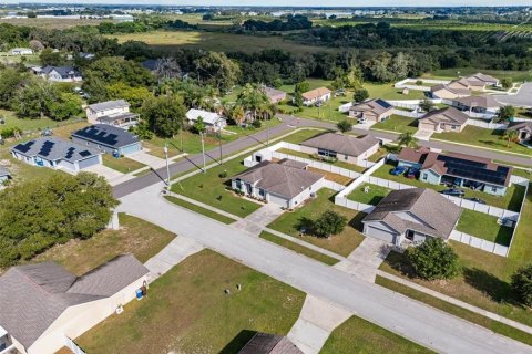 House in Lake Hamilton, Florida 3 bedrooms, 158.68 sq.m. № 2395982 - photo 6
