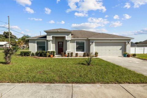 House in Lake Hamilton, Florida 3 bedrooms, 158.68 sq.m. № 2395982