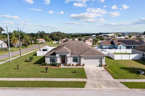 House in Lake Hamilton, Florida 3 bedrooms, 158.68 sq.m. № 2395982 - photo 2