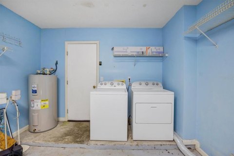 Condo in Winter Haven, Florida, 2 bedrooms № 2206447 - photo 11