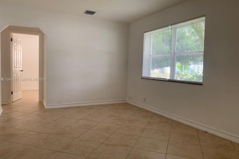 Villa ou maison à vendre à West Park, Floride: 2 chambres, 99.96 m2 № 1996897 - photo 5