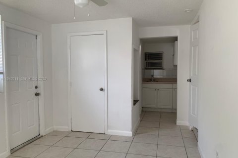 Villa ou maison à vendre à West Park, Floride: 2 chambres, 99.96 m2 № 1996897 - photo 9