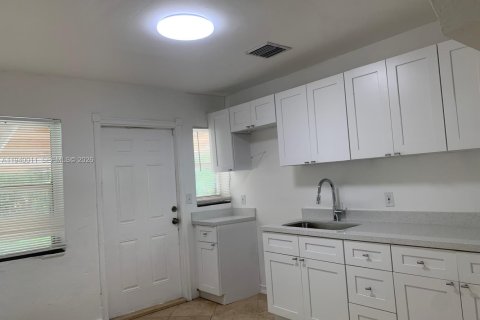 Villa ou maison à vendre à West Park, Floride: 2 chambres, 99.96 m2 № 1996897 - photo 4