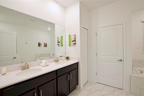 Casa en venta en Kissimmee, Florida, 8 dormitorios, 398.46 m2 № 1620238 - foto 15