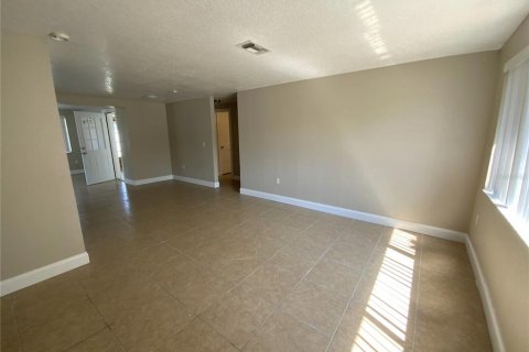 House in New Port Richey, Florida 2 bedrooms, 118.17 sq.m. № 2238438 - photo 3