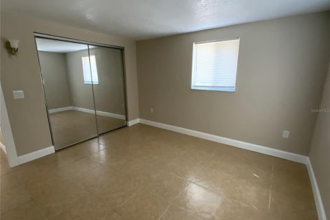 House in New Port Richey, Florida 2 bedrooms, 118.17 sq.m. № 2238438 - photo 16