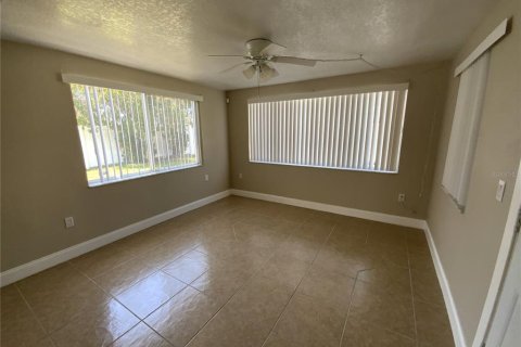 House in New Port Richey, Florida 2 bedrooms, 118.17 sq.m. № 2238438 - photo 14