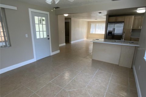 House in New Port Richey, Florida 2 bedrooms, 118.17 sq.m. № 2238438 - photo 5