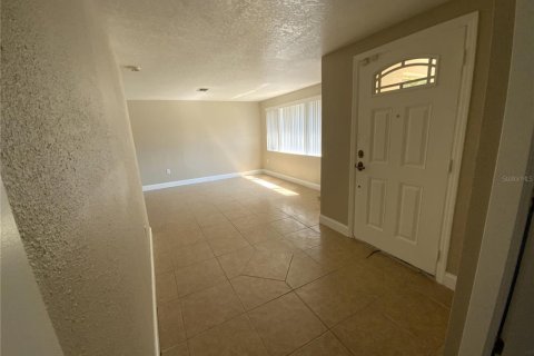 House in New Port Richey, Florida 2 bedrooms, 118.17 sq.m. № 2238438 - photo 2