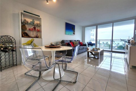 Copropriété à vendre à Hallandale Beach, Floride: 1 chambre, 68.38 m2 № 2290093 - photo 13