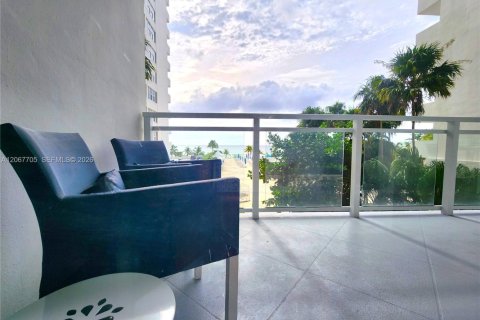 Copropriété à vendre à Hallandale Beach, Floride: 1 chambre, 68.38 m2 № 2290093 - photo 2