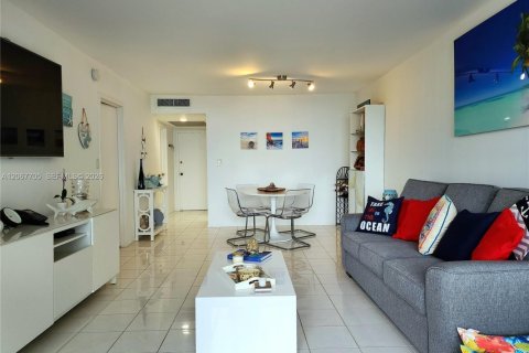 Copropriété à vendre à Hallandale Beach, Floride: 1 chambre, 68.38 m2 № 2290093 - photo 12