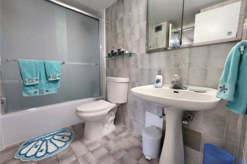 Copropriété à vendre à Hallandale Beach, Floride: 1 chambre, 68.38 m2 № 2290093 - photo 24