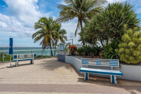Copropriété à vendre à Hallandale Beach, Floride: 1 chambre, 68.38 m2 № 2290093 - photo 27