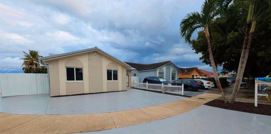 Villa ou maison à Hialeah, Floride 3 chambres, 130.9 m2 № 1987489