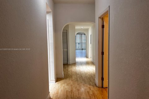 Apartamento en alquiler en Doral, Florida, 3 dormitorios, 158.86 m2 № 1948635 - foto 8