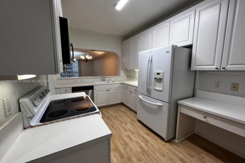 Apartamento en alquiler en Doral, Florida, 3 dormitorios, 158.86 m2 № 1948635 - foto 3