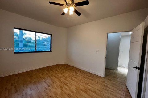Apartamento en alquiler en Doral, Florida, 3 dormitorios, 158.86 m2 № 1948635 - foto 7