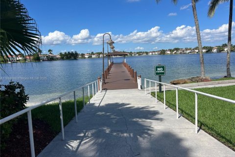 Apartamento en alquiler en Doral, Florida, 3 dormitorios, 158.86 m2 № 1948635 - foto 24