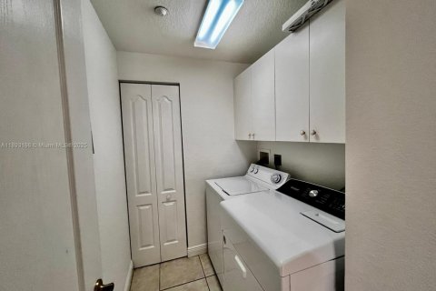 Apartamento en alquiler en Doral, Florida, 3 dormitorios, 158.86 m2 № 1948635 - foto 12