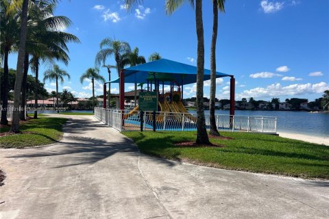 Apartamento en alquiler en Doral, Florida, 3 dormitorios, 158.86 m2 № 1948635 - foto 22