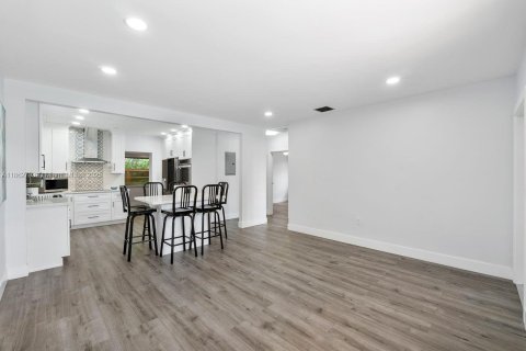 Casa en venta en Miami, Florida, 3 dormitorios, 103.49 m2 № 1920430 - foto 6