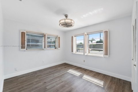 Casa en venta en Miami, Florida, 3 dormitorios, 103.49 m2 № 1920430 - foto 9