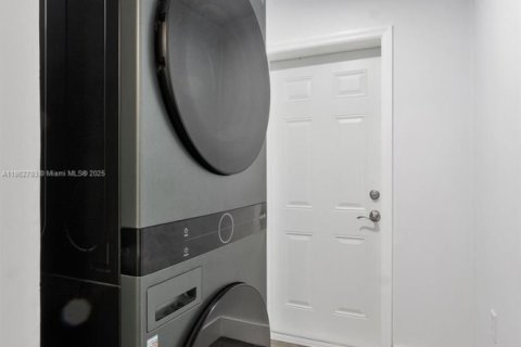 Casa en venta en Miami, Florida, 3 dormitorios, 103.49 m2 № 1920430 - foto 14