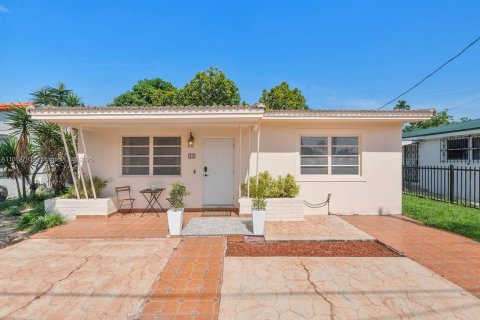 Casa en venta en Miami, Florida, 3 dormitorios, 103.49 m2 № 1920430 - foto 3