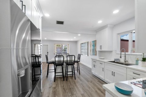 Casa en venta en Miami, Florida, 3 dormitorios, 103.49 m2 № 1920430 - foto 16