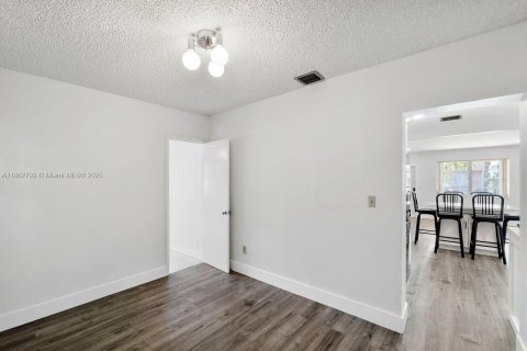 Casa en venta en Miami, Florida, 3 dormitorios, 103.49 m2 № 1920430 - foto 7