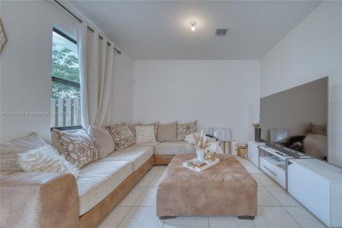 Touwnhouse à louer à Miami, Floride: 3 chambres, 157.47 m2 № 1826084 - photo 8
