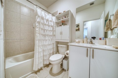Touwnhouse à louer à Miami, Floride: 3 chambres, 157.47 m2 № 1826084 - photo 25