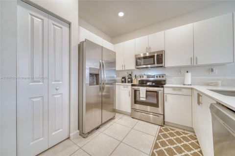 Touwnhouse à louer à Miami, Floride: 3 chambres, 157.47 m2 № 1826084 - photo 13
