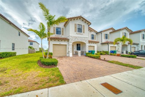 Touwnhouse à louer à Miami, Floride: 3 chambres, 157.47 m2 № 1826084 - photo 2