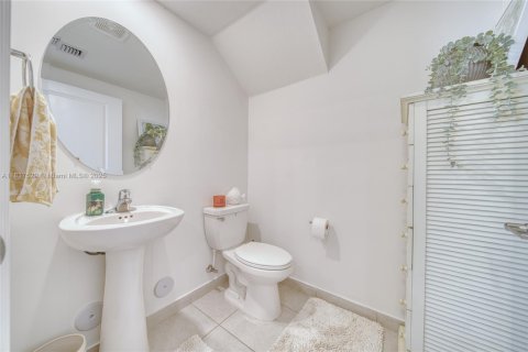 Touwnhouse à louer à Miami, Floride: 3 chambres, 157.47 m2 № 1826084 - photo 12