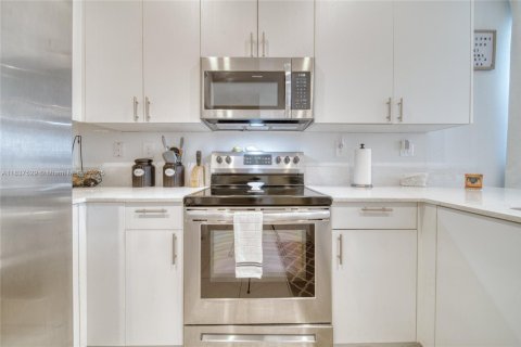 Touwnhouse à louer à Miami, Floride: 3 chambres, 157.47 m2 № 1826084 - photo 14