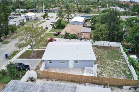 Casa en venta en Deerfield Beach, Florida, 4 dormitorios, 138.61 m2 № 2077696 - foto 7