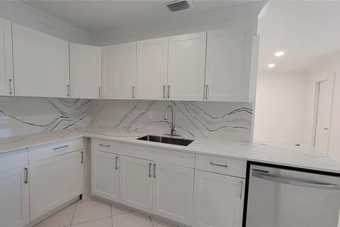 Casa en venta en Deerfield Beach, Florida, 4 dormitorios, 138.61 m2 № 2077696 - foto 11