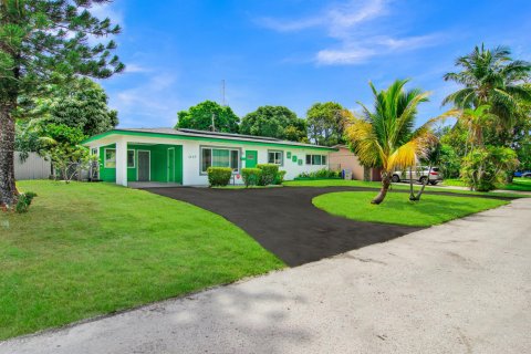 House in Pompano Beach, Florida 3 bedrooms, 162.11 sq.m. № 2387098