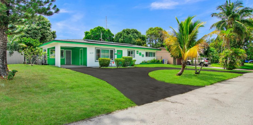 House in Pompano Beach, Florida 3 bedrooms, 162.11 sq.m. № 2387098