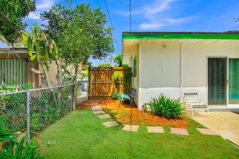House in Pompano Beach, Florida 3 bedrooms, 162.11 sq.m. № 2387098 - photo 26