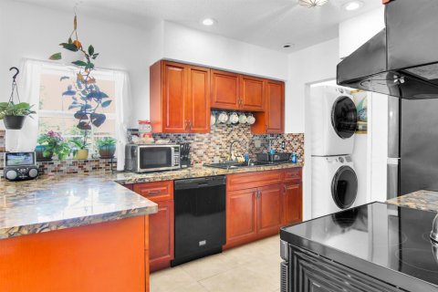 House in Pompano Beach, Florida 3 bedrooms, 162.11 sq.m. № 2387098 - photo 24