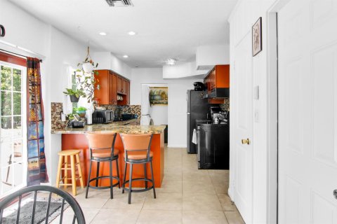 House in Pompano Beach, Florida 3 bedrooms, 162.11 sq.m. № 2387098 - photo 8