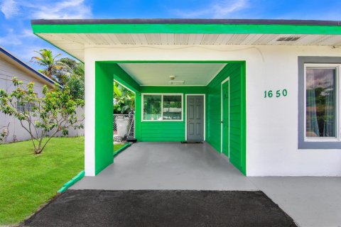 House in Pompano Beach, Florida 3 bedrooms, 162.11 sq.m. № 2387098 - photo 4