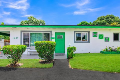 House in Pompano Beach, Florida 3 bedrooms, 162.11 sq.m. № 2387098 - photo 3