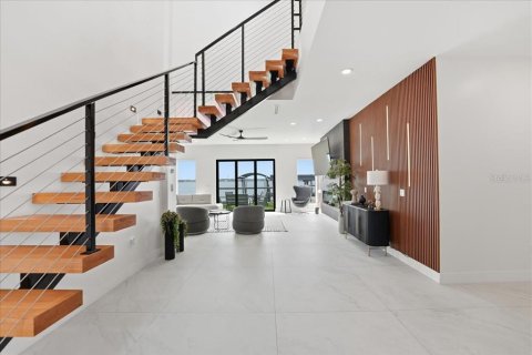 House in Merrit Island, Florida 5 bedrooms, 380.62 sq.m. № 2110726 - photo 4