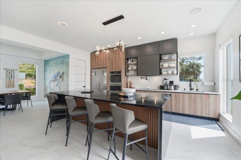 House in Merrit Island, Florida 5 bedrooms, 380.62 sq.m. № 2110726 - photo 11